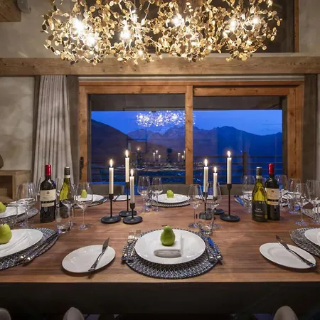 Luxury Aurelien Chalet In בקתה *