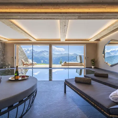 Luxury Aurelien Chalet In בקתה